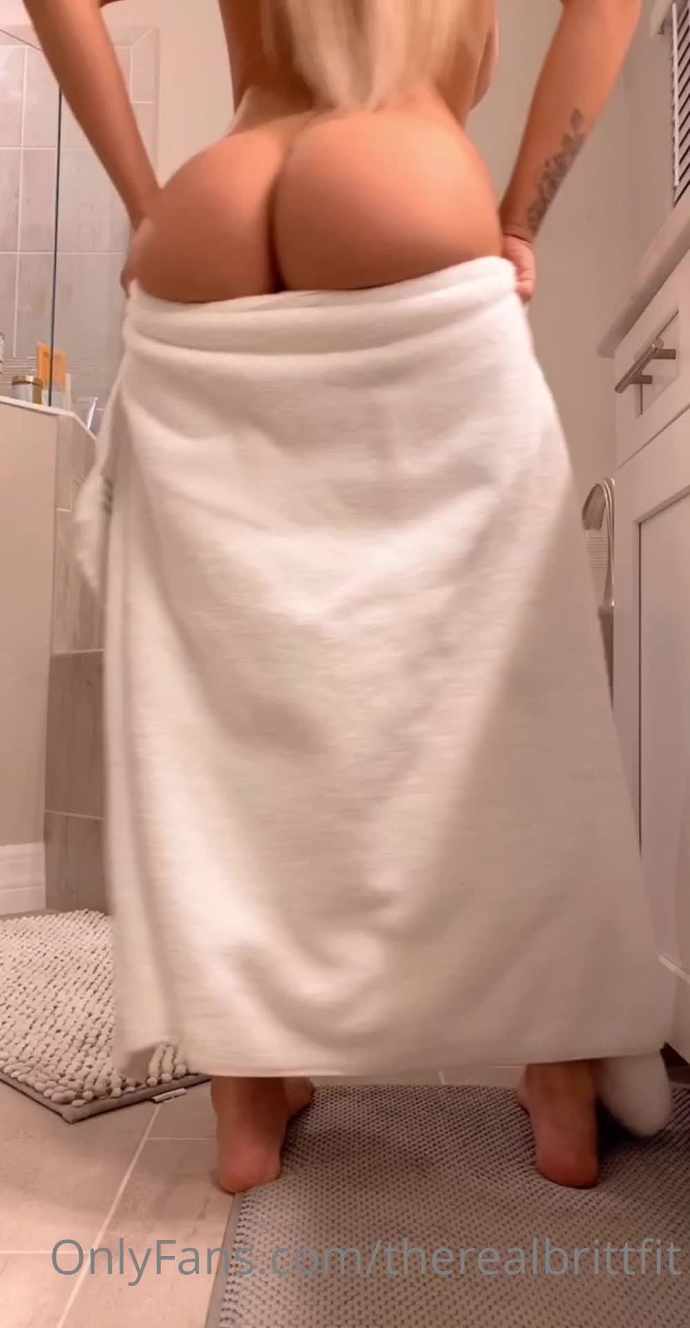 Performer Therealbrittfit Onlyfans 04-08-2025 and this is herself with a toy in the shower, # 1 Porn Archive - ePornREC