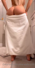 Therealbrittfit Onlyfans 04-08-2025 and this is herself with a toy in the shower