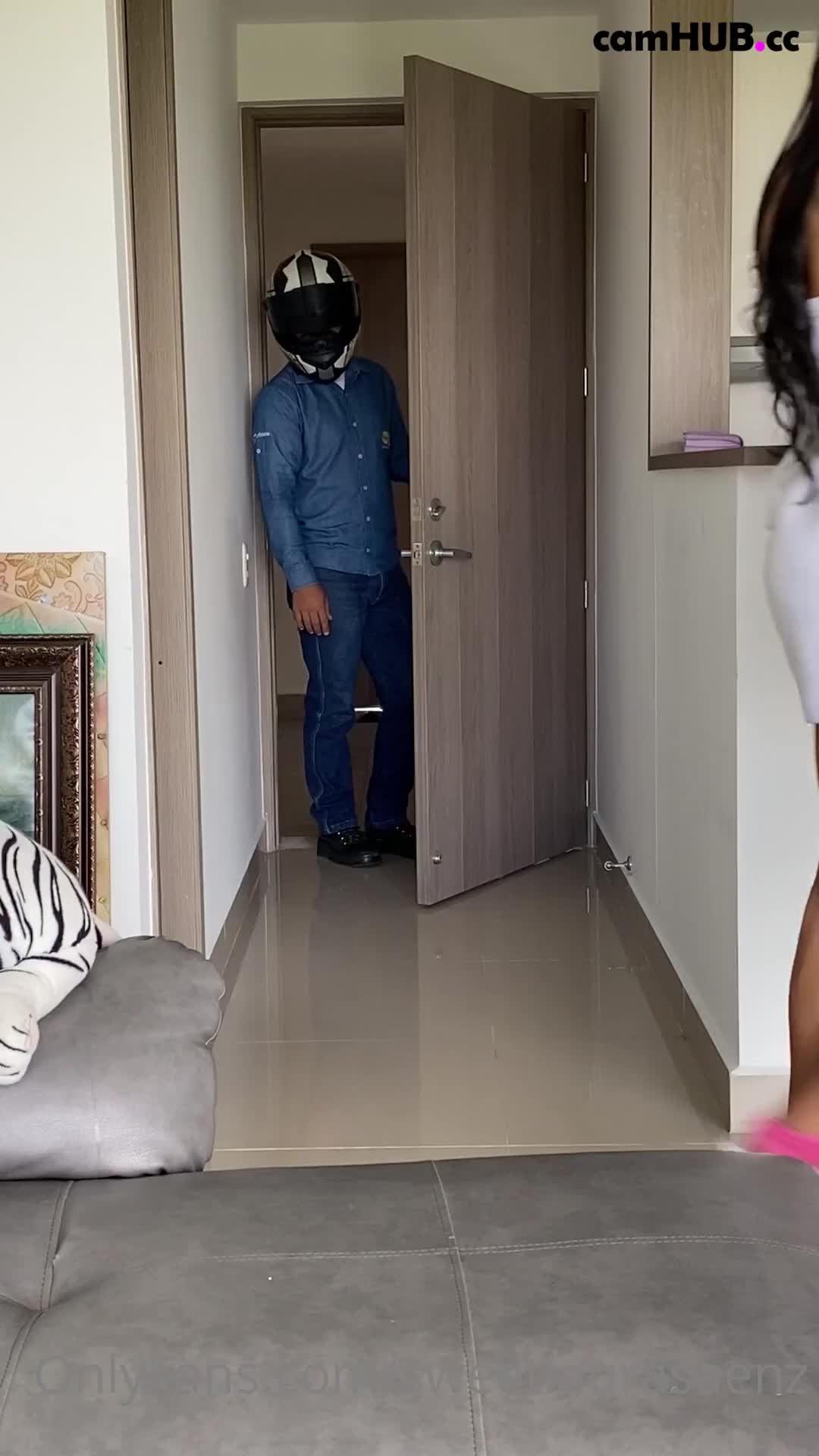 Performer Laura.Saenz X Sweetlaurasaenz Onlyfans blowjob for pizza guy, # 1 Porn Archive - ePornREC