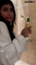 Mia Khalifa onlyfans jacuzzi record