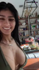 Mia Khalifa onlyfans play with her self
