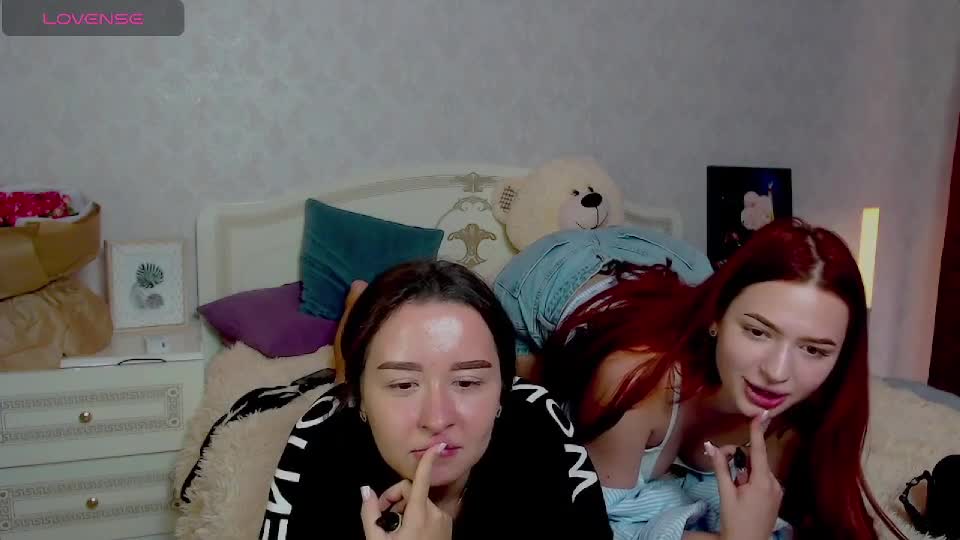 Performer Tetiana (Cuteariel7) and Veronika (_niksssis_) streaming together, # 1 Porn Archive - ePornREC