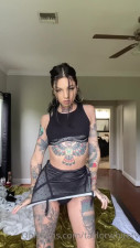 Taylor White Onlyfans 12-Jan-2025 moved panties and caresses herself