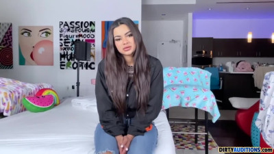 Zarahgod Onlyfans 11-Feb-2025 greedily sucks and jerks off a thick cock