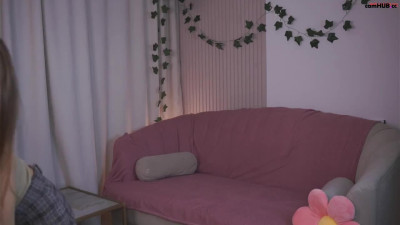 Little_Poetry Chaturbate March-10-2025 showed her buttocks