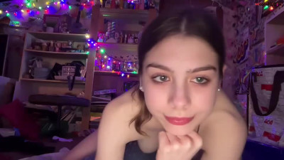 destinyluvvvv chaturbate March-28-2025 just spread her legs