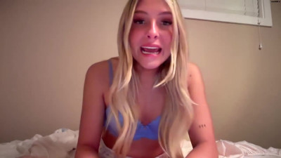 Lucyblackwell Chaturbate April-16-2025 touches her buttocks