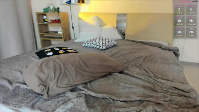 Betty_Sanderss Chaturbate April-16-2025 plays with vibrator between her legs