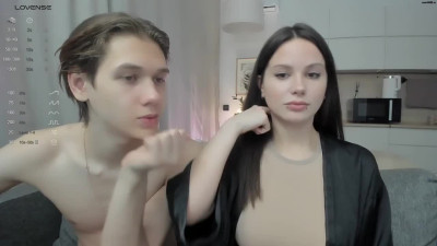 Yourher0in Chaturbate April-19-2025 gently touches her shaved pussy