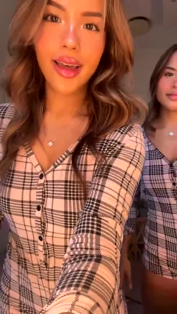 Performer Watch Carly and Christy The Connell Twins Onlyfans - #1 Records Sex Cam | ePornREC