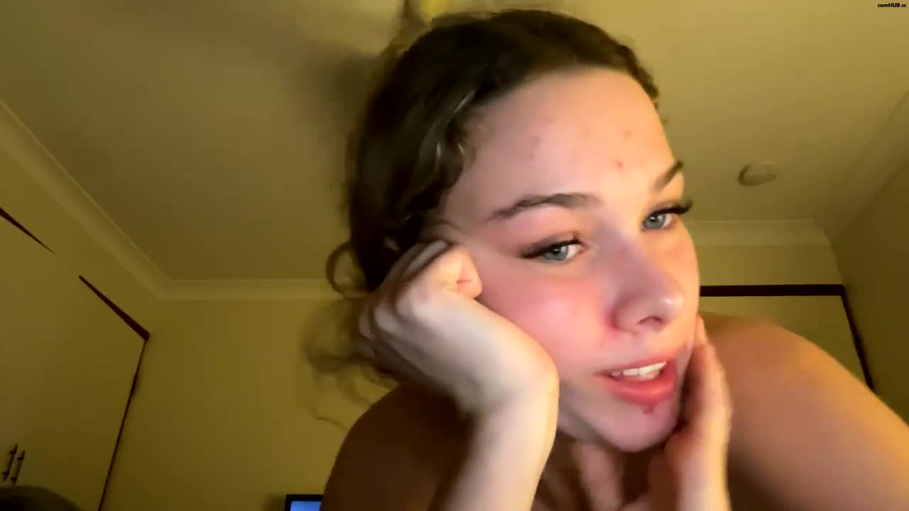 Performer Bunniyms Chaturbate May-04-2025 guy lies between his girlfriend's legs, # 1 Porn Archive - ePornREC