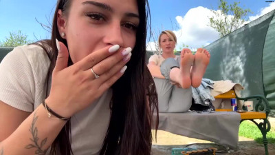 sexy07sexy chaturbate 09-May-2025 in the backyard two hot babes spread their legs and fucked