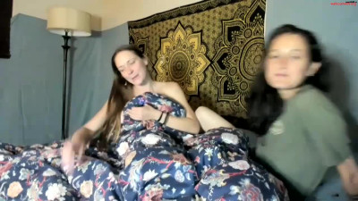 Sillygirlsxx Chaturbate 13-05-2025 lesbians frolic in bed