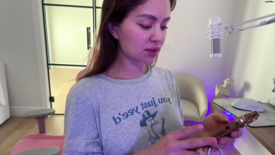 Mira Mirasjuice Onlyfans 15-May-2025 beautiful model caresses herself