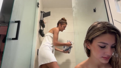 Belllataylor Chaturbate 15-May-2025 hot milfs bent over gypsy in front of the camera