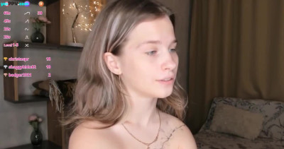 LinaCristonsen_x_Lynnatlee chaturbate 18-May-2025 fucking herself and laughing