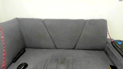 Naeily_Evans Chatutbate 28-May-2025 caresses herself with a vibrator